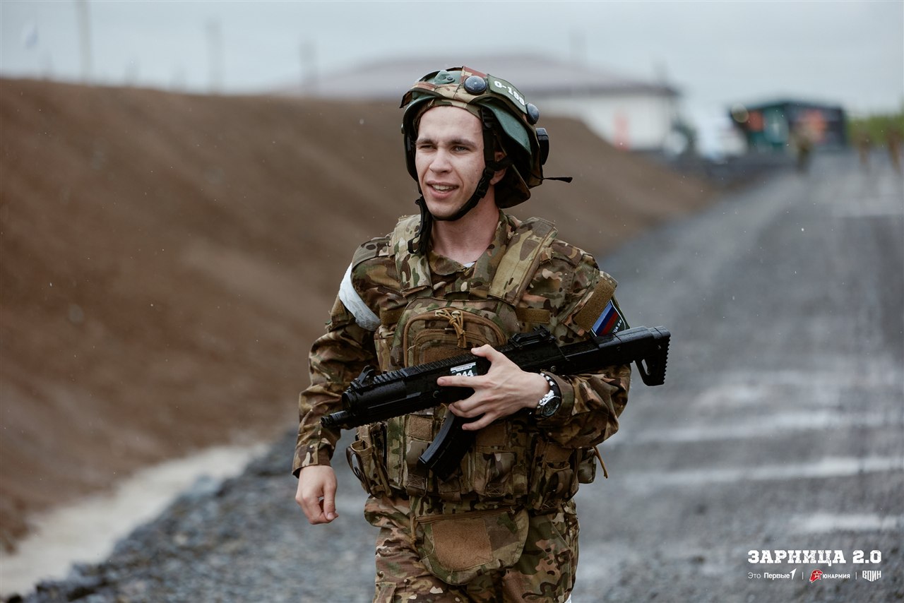 Лагерь «Авангард», лазертаг: Портрет бойца в шлеме LASERWAR — №490