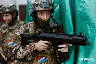 Лазертаг LASERWAR: Отряд проходит мимо бетонного сооружения — №495