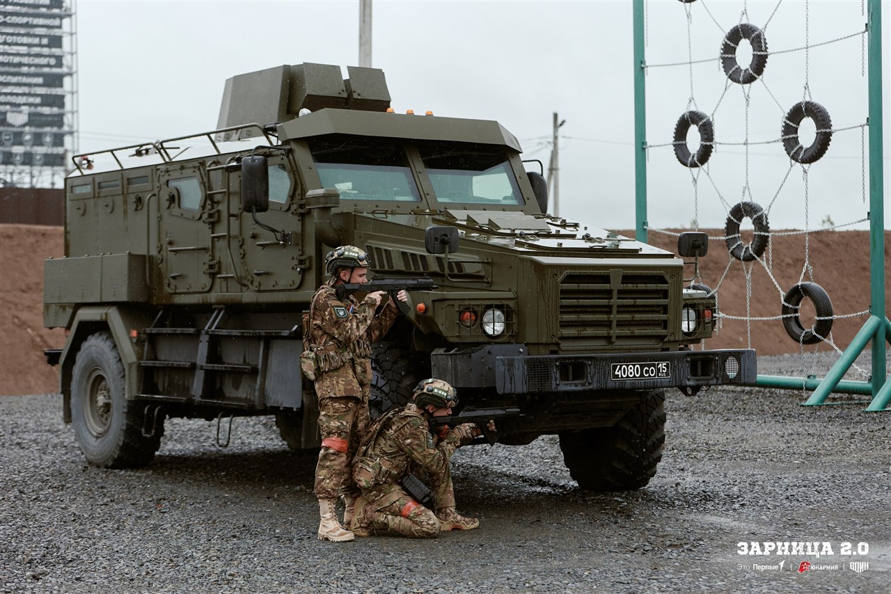 Фото «Зарницы 2.0»: Инструктаж команды перед лазертаг-миссией — №522