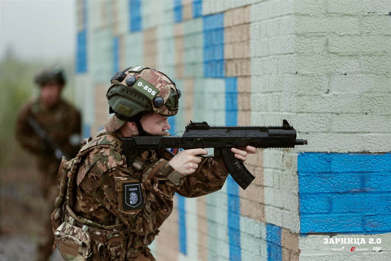 Лазертаг LASERWAR: Строй участников на плацу лагеря «Авангард» — №561