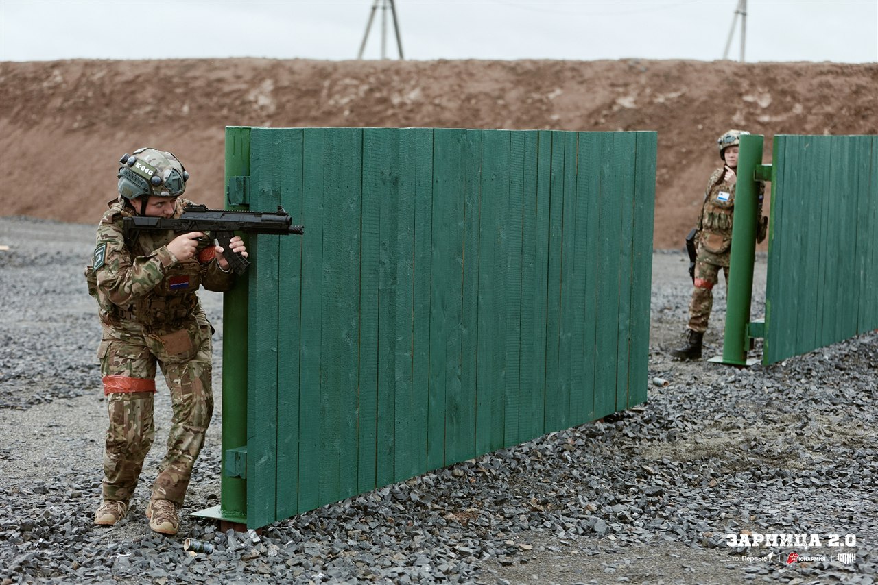 Турнир «Зарницы 2.0» LASERWAR: Колонна участников вдоль грунтовой дороги — №569