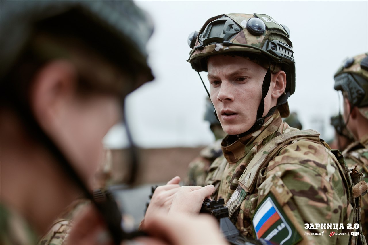 Фото «Зарницы 2.0»: Полный рост: камуфляж и берцы на плацу — №624