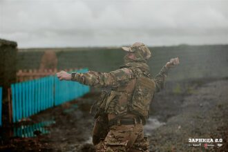 Фото «Зарницы 2.0»: Инструктаж команды перед лазертаг-миссией — №642