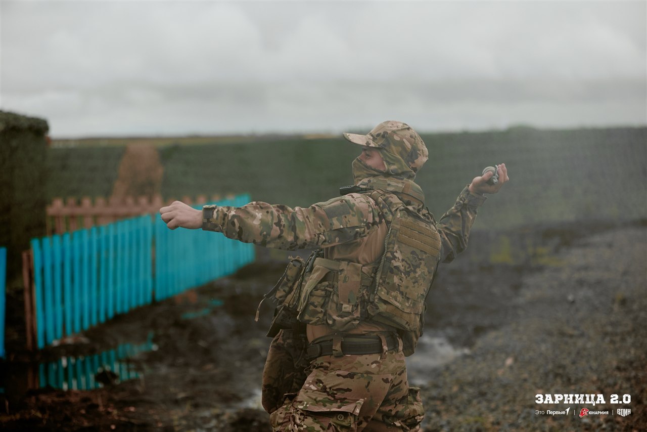 Фото «Зарницы 2.0»: Инструктаж команды перед лазертаг-миссией — №642