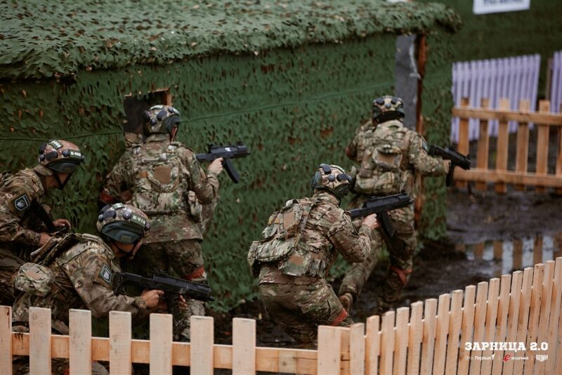 Турнир «Зарницы 2.0» LASERWAR: Группа с тагерами LASERWAR в камуфляже — №683
