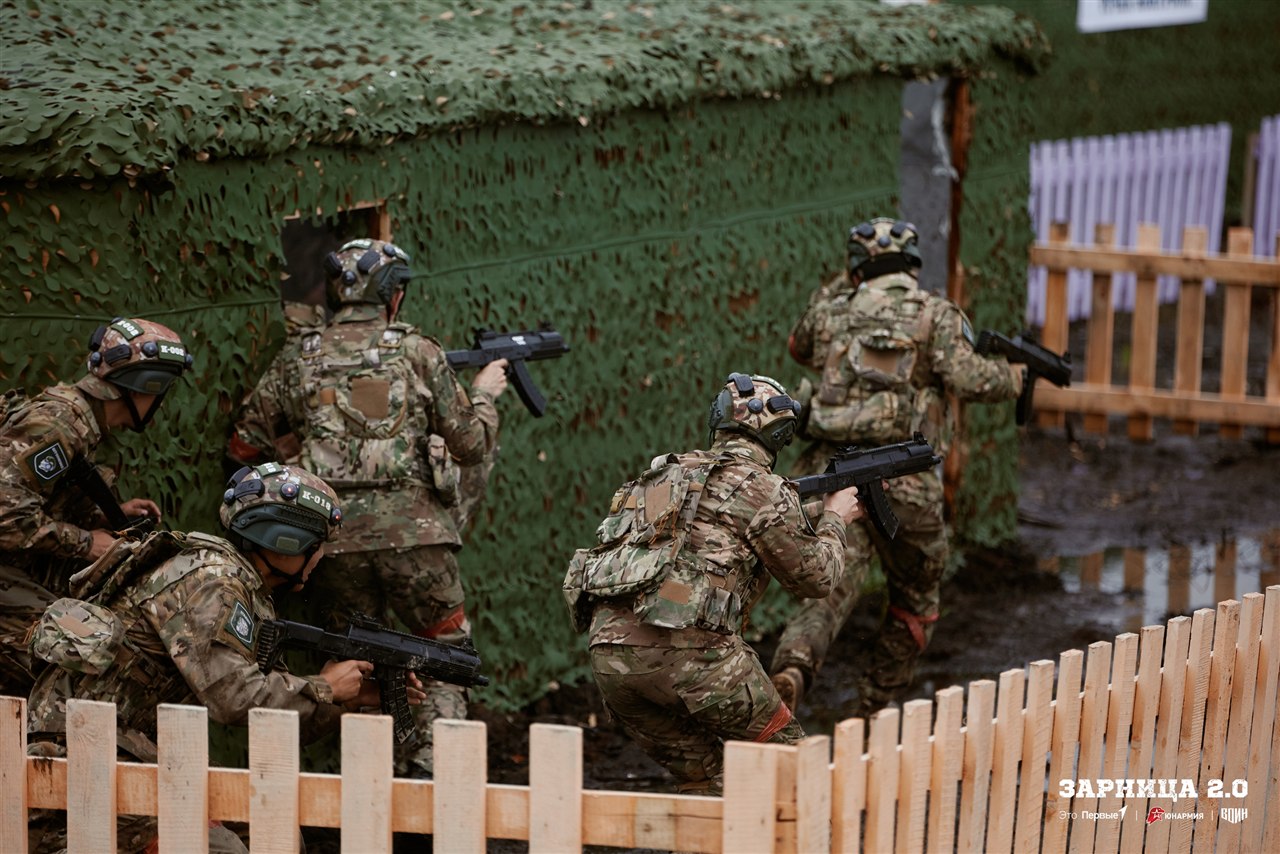 Турнир «Зарницы 2.0» LASERWAR: Группа с тагерами LASERWAR в камуфляже — №683