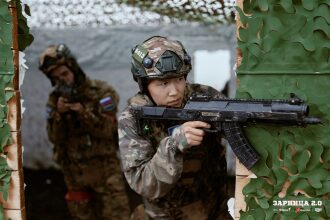 Лагерь «Авангард», лазертаг: Тактическая стойка на склоне песчаного поля — №694