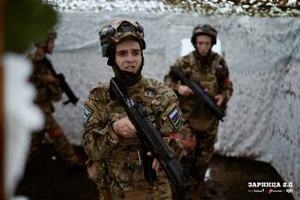 Фото «Зарницы 2.0»: Низкая стойка в сухой траве с тагером — №696
