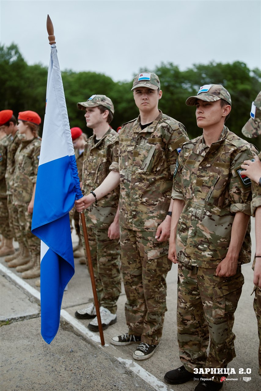 Фото «Зарницы 2.0»: Полный рост: камуфляж и берцы на плацу — №864