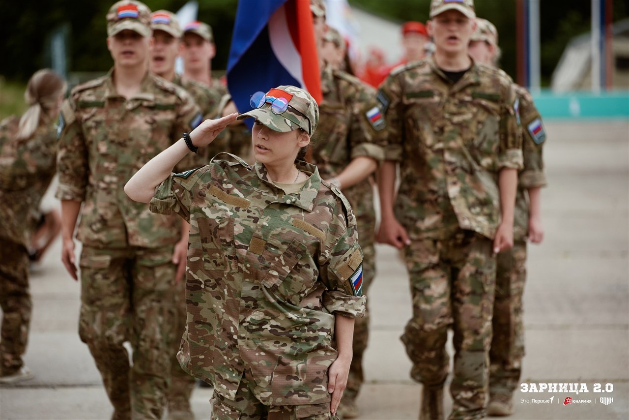 Фото «Зарницы 2.0»: Инструктаж команды перед лазертаг-миссией — №882