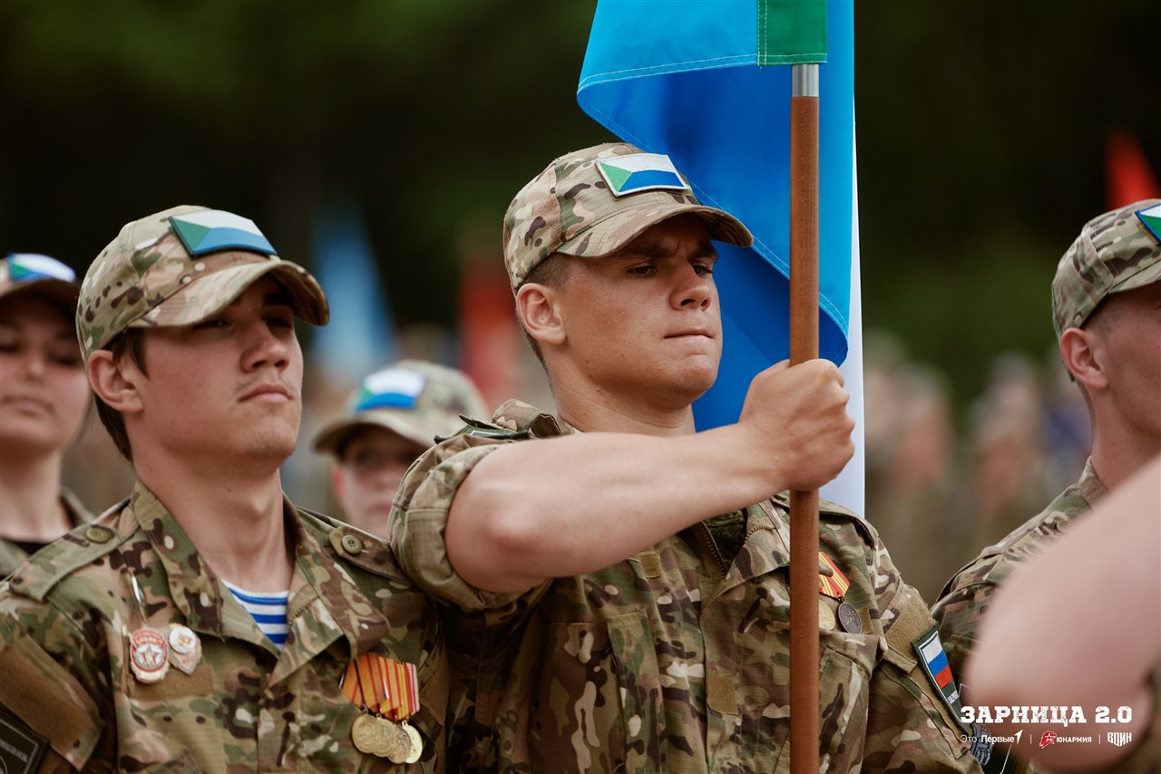 Фото «Зарницы 2.0»: Широкий кадр строя на тренировочном поле — №978