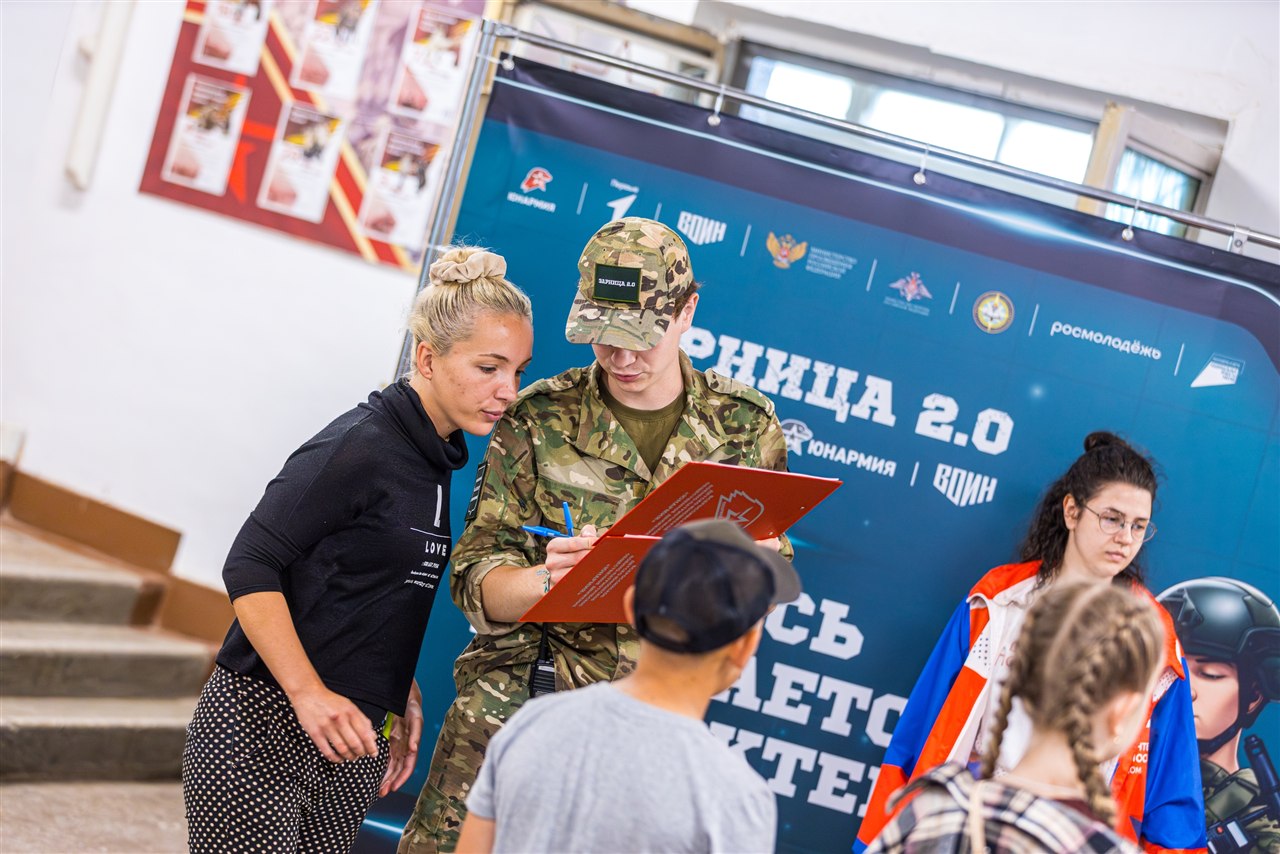 Турнир «Зарницы 2.0» LASERWAR: проверка экипировки перед боем во время миссии лазертага