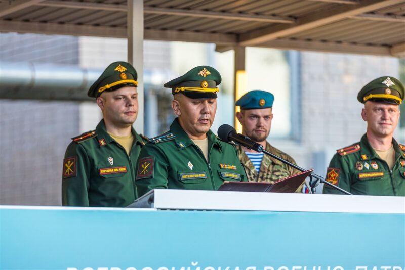 Фото «Зарницы 2.0»: скрытная позиция в зелени на полигоне на полигоне «Зарницы 2.0»