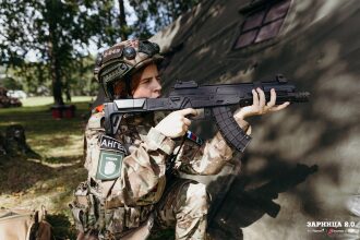 Фото «Зарницы 2.0»: Инструктаж команды перед лазертаг-миссией — №162