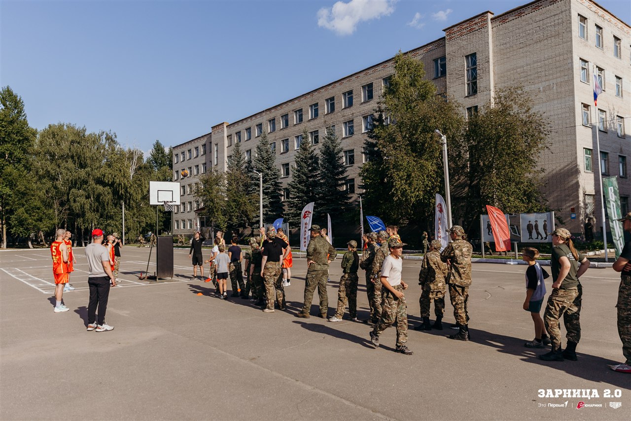 Турнир «Зарницы 2.0» LASERWAR: Колонна участников вдоль грунтовой дороги — №329