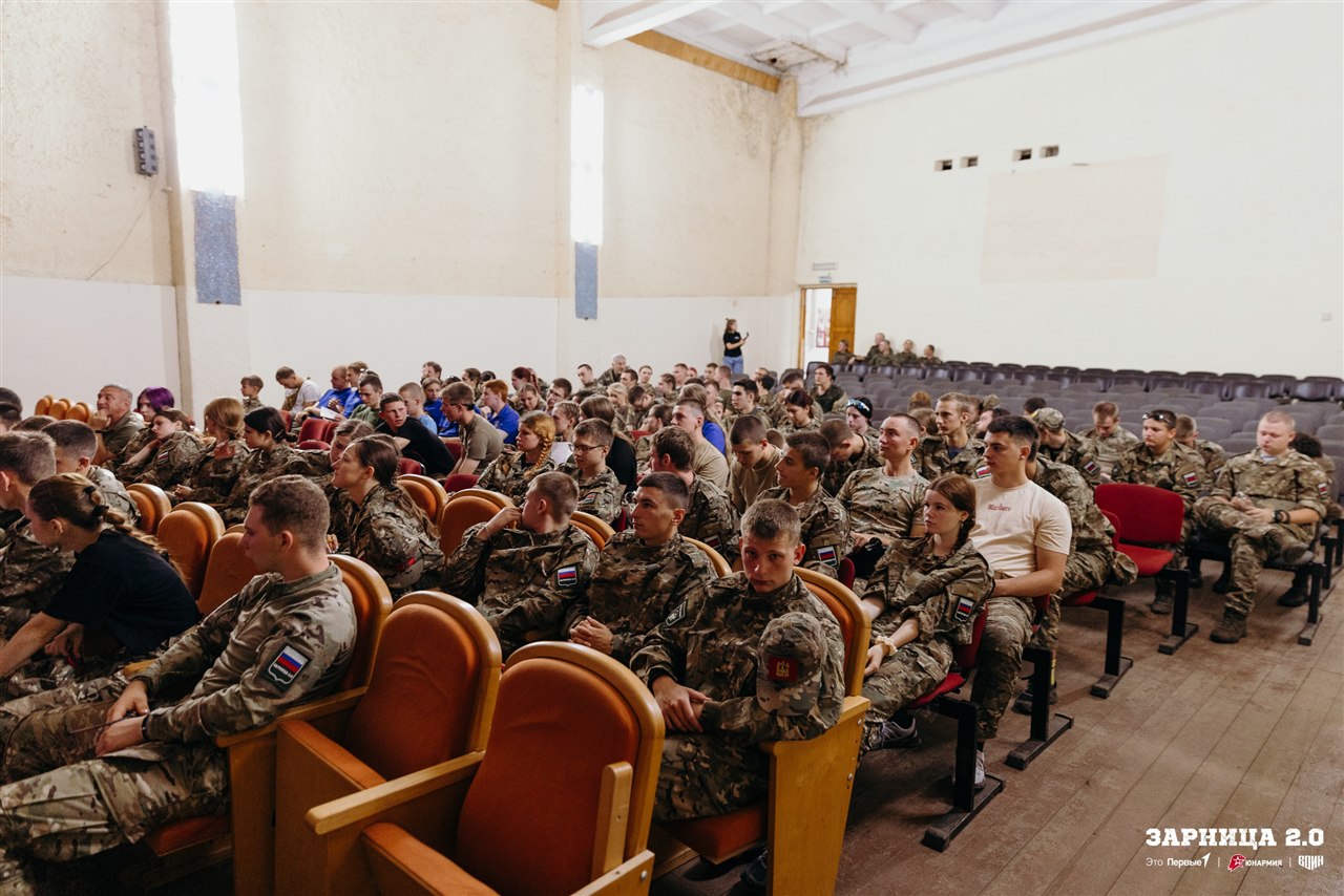 «Зарница 2.0»: Строй участников на плацу лагеря «Авангард» — №361