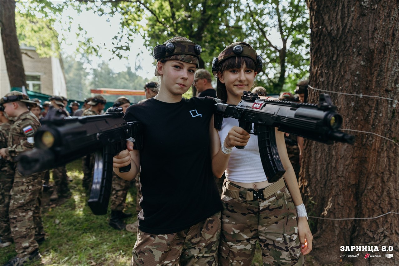Лазертаг LASERWAR: Строй участников на плацу лагеря «Авангард» — №561
