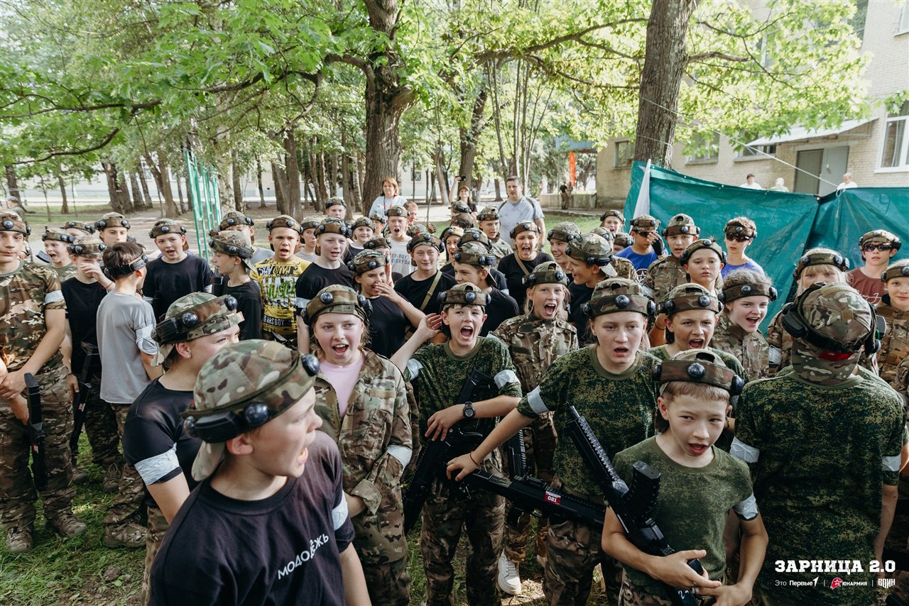 Турнир «Зарницы 2.0» LASERWAR: Группа с тагерами LASERWAR в камуфляже — №563