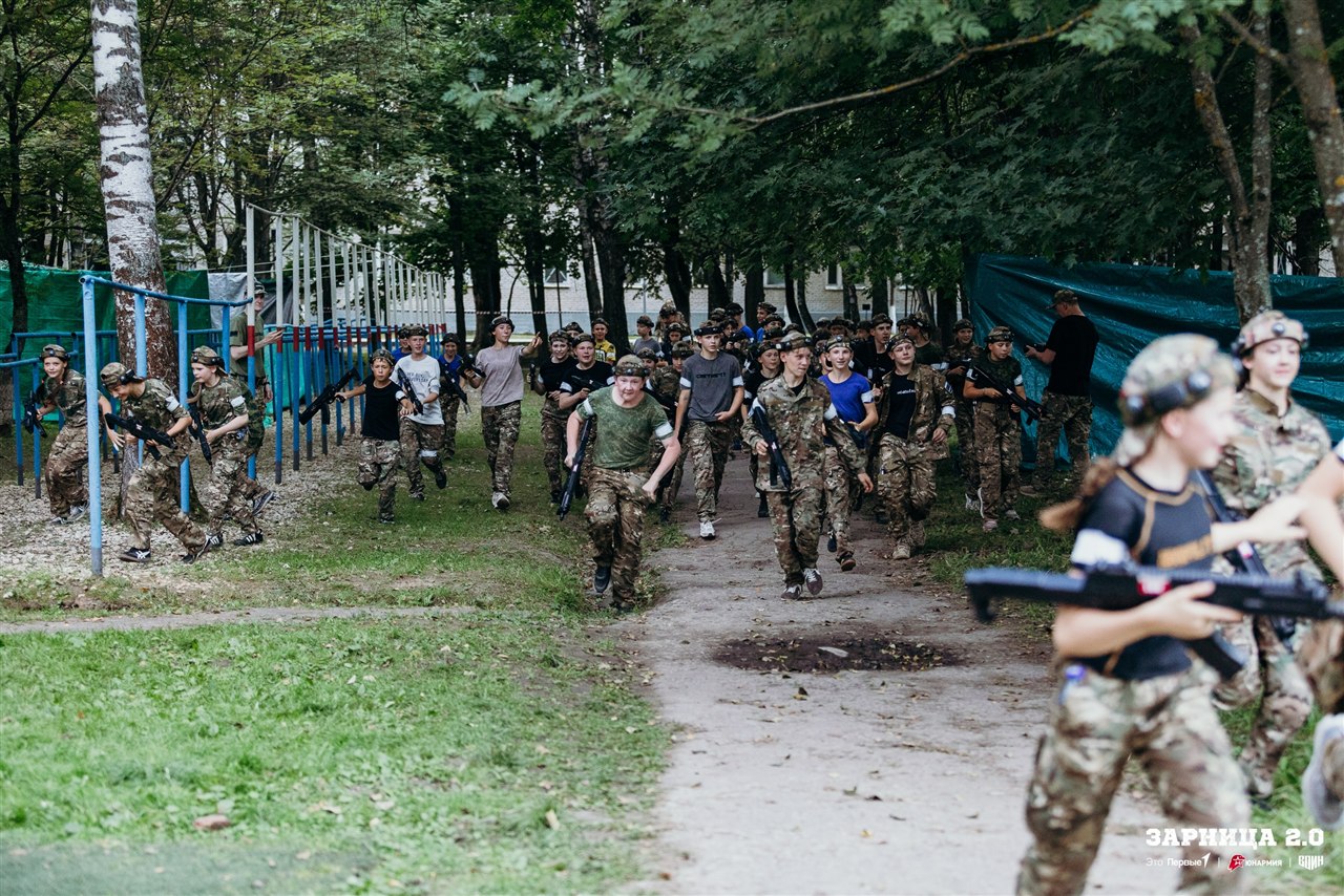 Турнир «Зарницы 2.0» LASERWAR: Колонна участников вдоль грунтовой дороги — №569