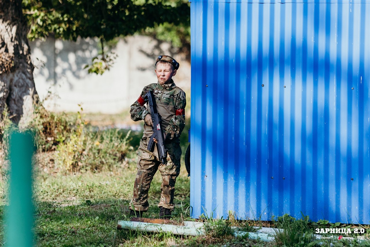 Фото «Зарницы 2.0»: Широкий кадр строя на тренировочном поле — №618