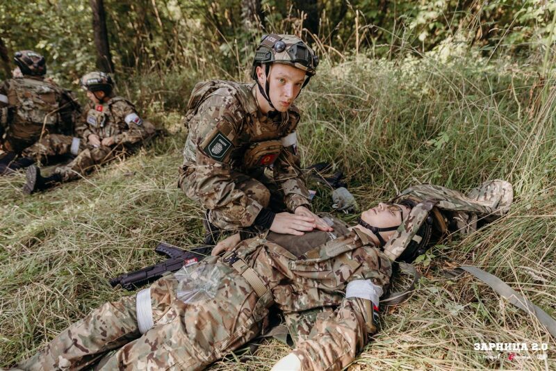 Лагерь «Авангард», лазертаг: Бег с тагером по песчаной тропе «Авангарда» — №646