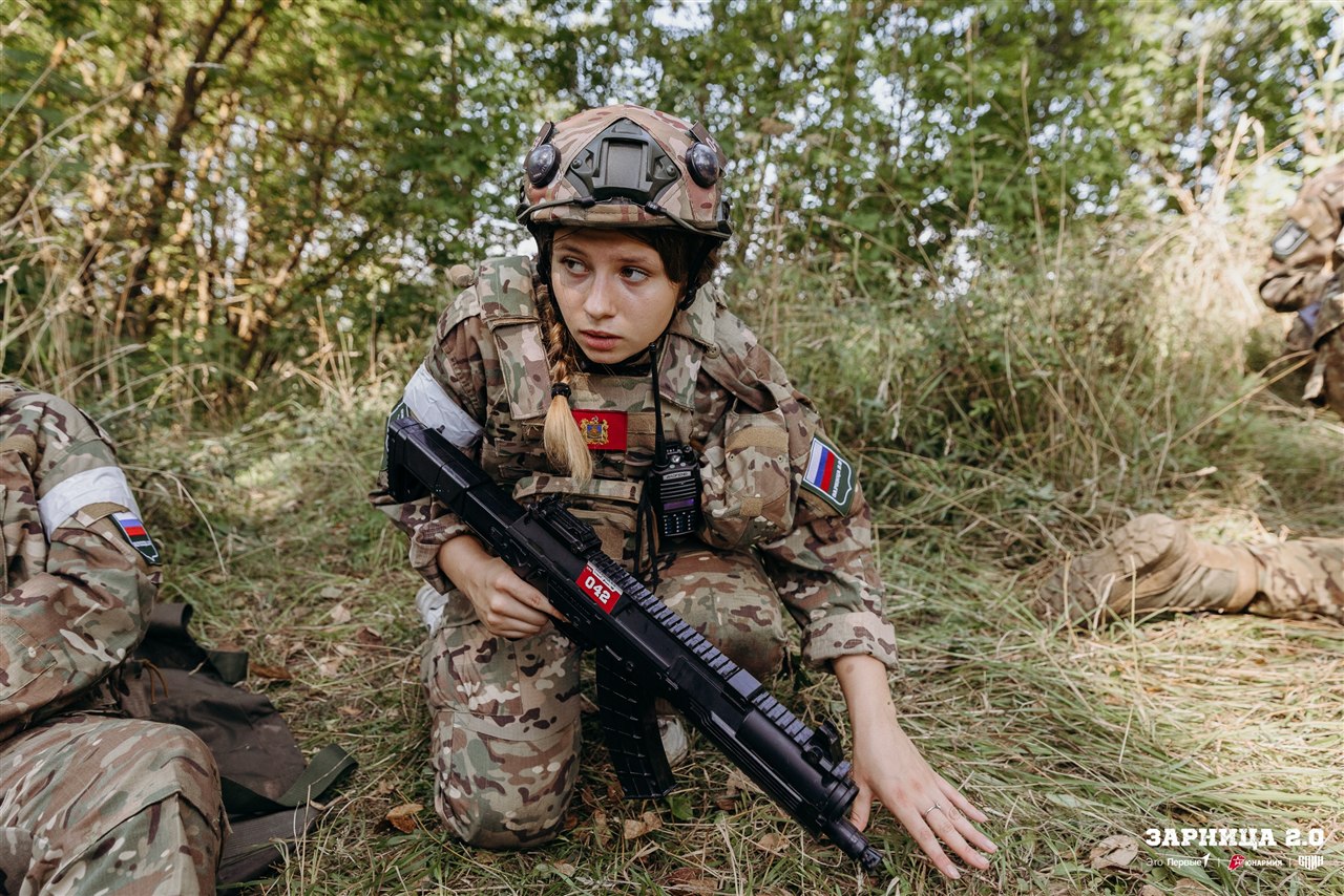 Турнир «Зарницы 2.0» LASERWAR: Колонна участников вдоль грунтовой дороги — №689