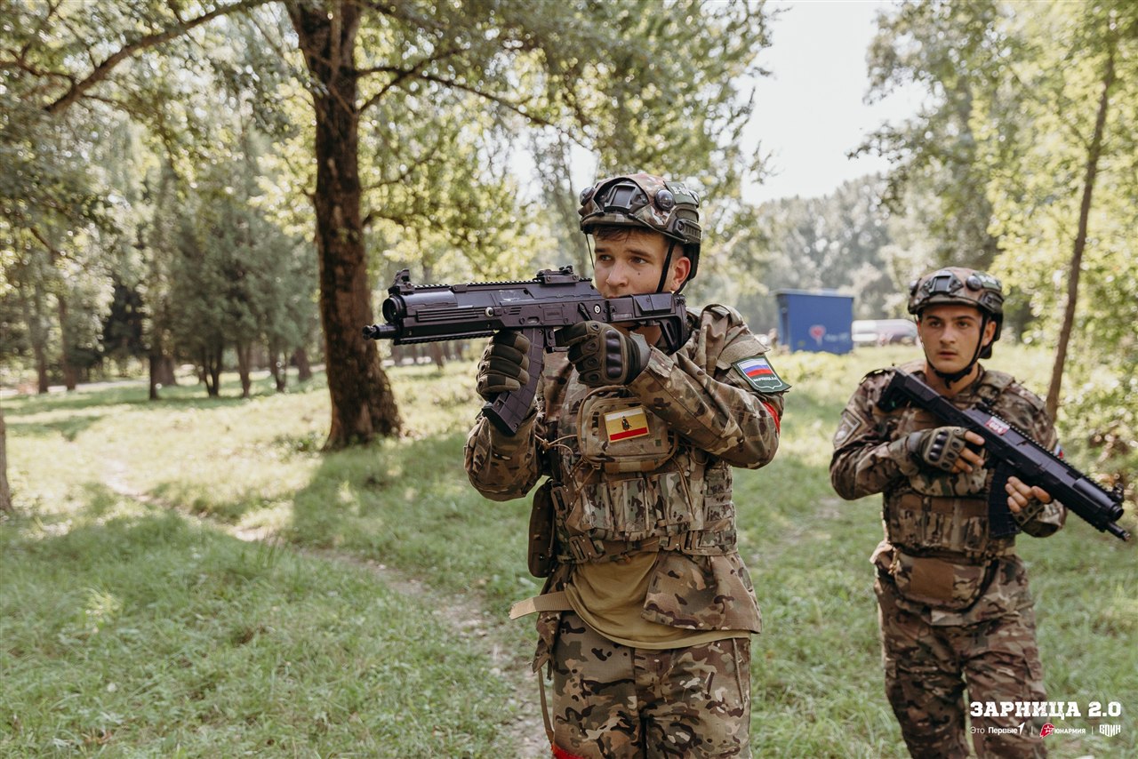 Лазертаг LASERWAR: Группа с тагерами LASERWAR в камуфляже — №723
