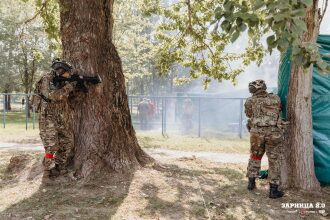 Фото «Зарницы 2.0»: Низкая стойка в сухой траве с тагером — №816