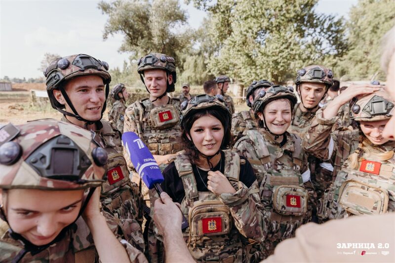 Фото «Зарницы 2.0»: Полный рост: камуфляж и берцы на плацу — №864