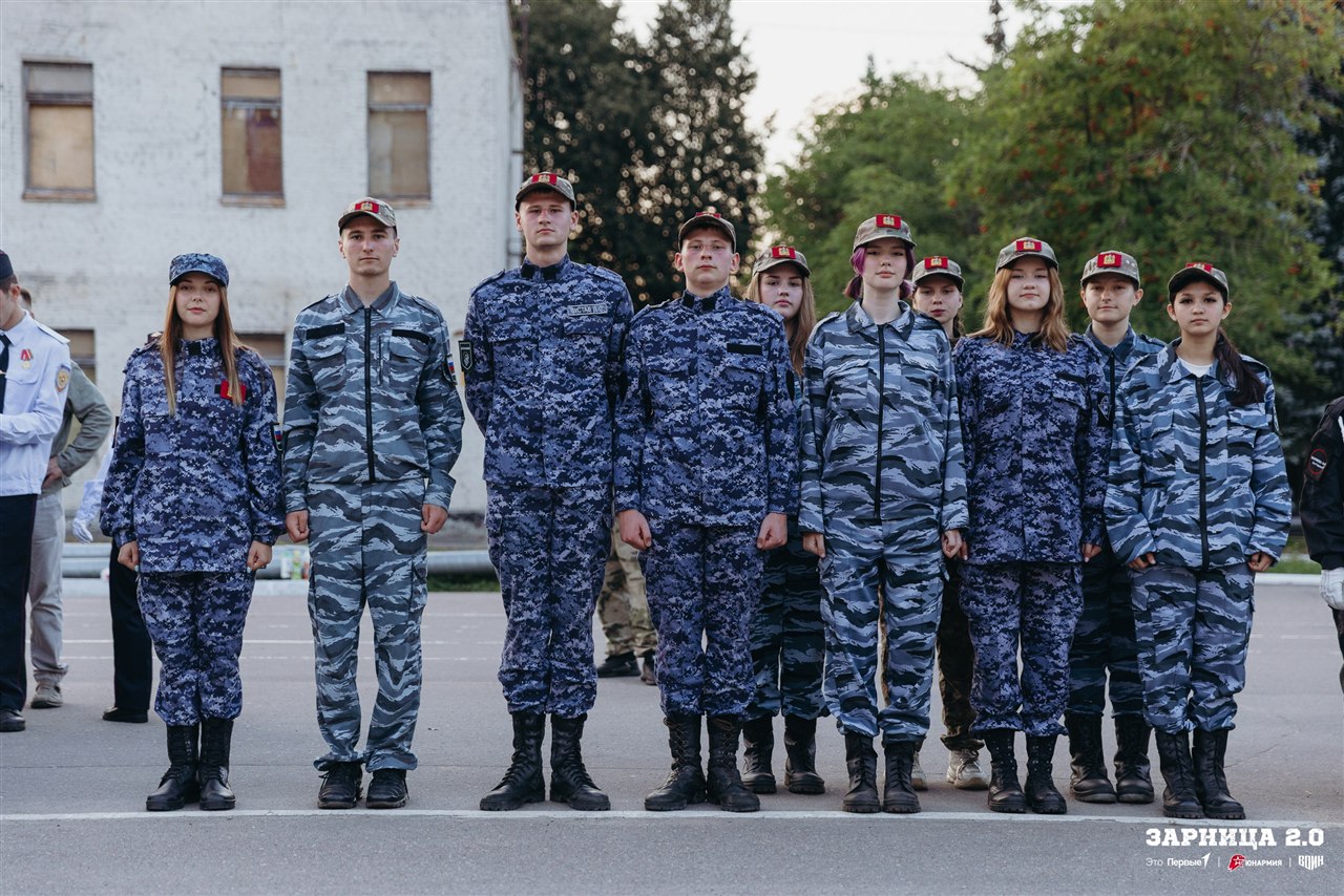«Зарница 2.0»: Колонна участников вдоль грунтовой дороги — №889