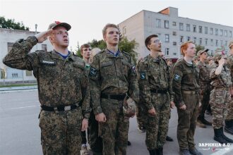 Фото «Зарницы 2.0»: Низкая стойка в сухой траве с тагером — №936