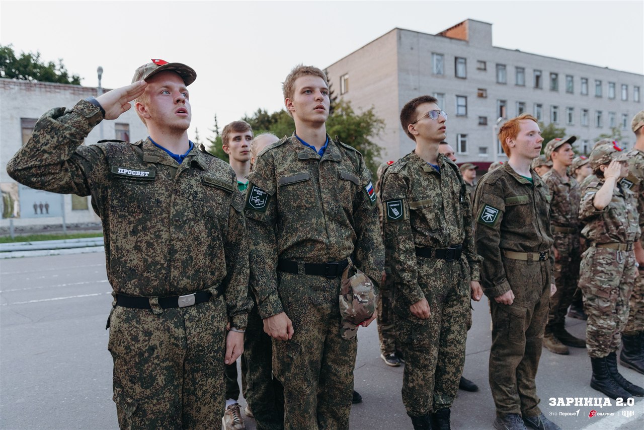 Фото «Зарницы 2.0»: Низкая стойка в сухой траве с тагером — №936