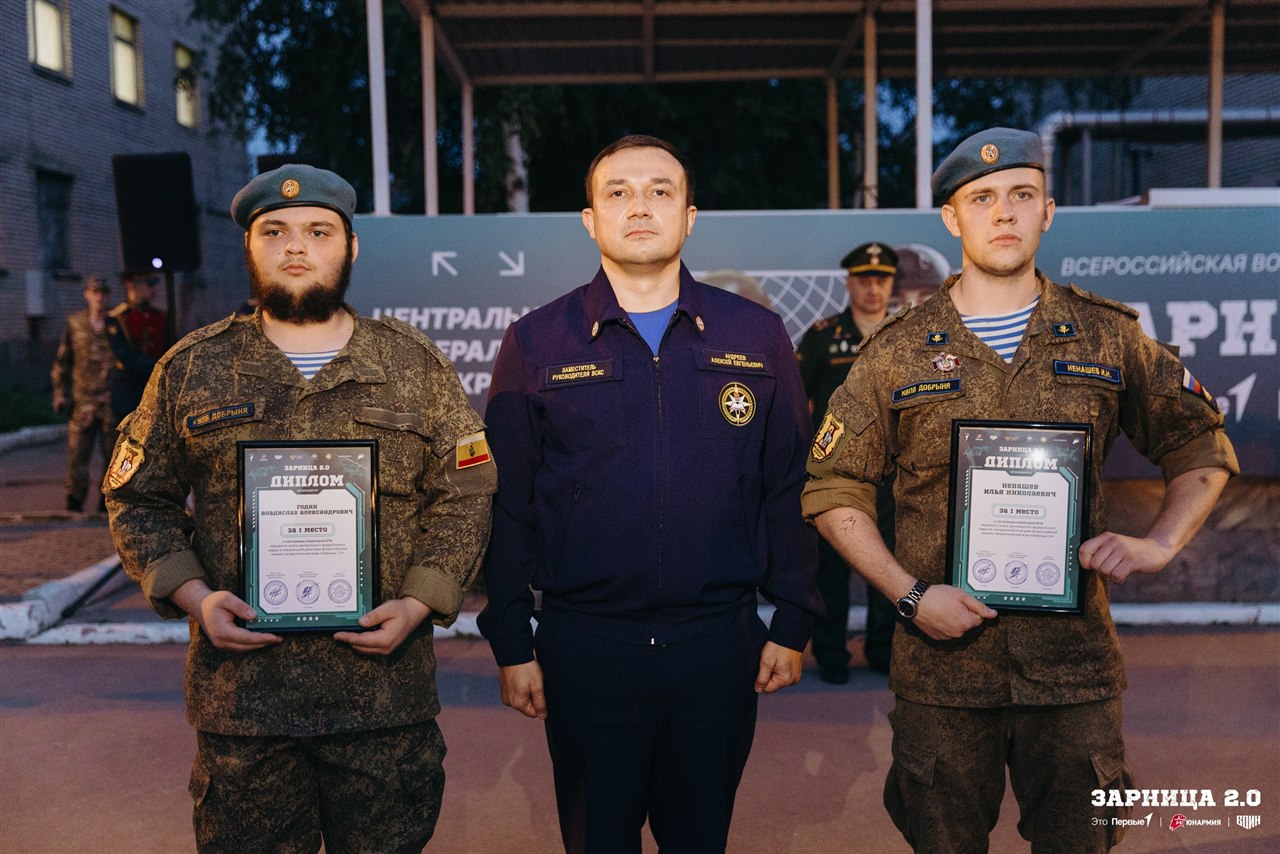 Турнир «Зарницы 2.0» LASERWAR: Строй участников на плацу лагеря «Авангард» — №1001