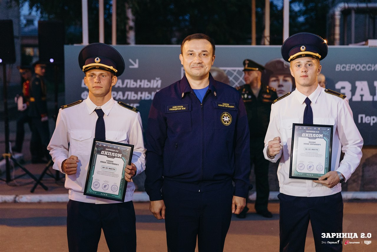 Фото «Зарницы 2.0»: Инструктаж команды перед лазертаг-миссией — №1002