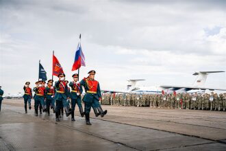 Лагерь «Авангард», лазертаг: выход отряда на старт миссии «Зарницы» в лагере «Авангард»