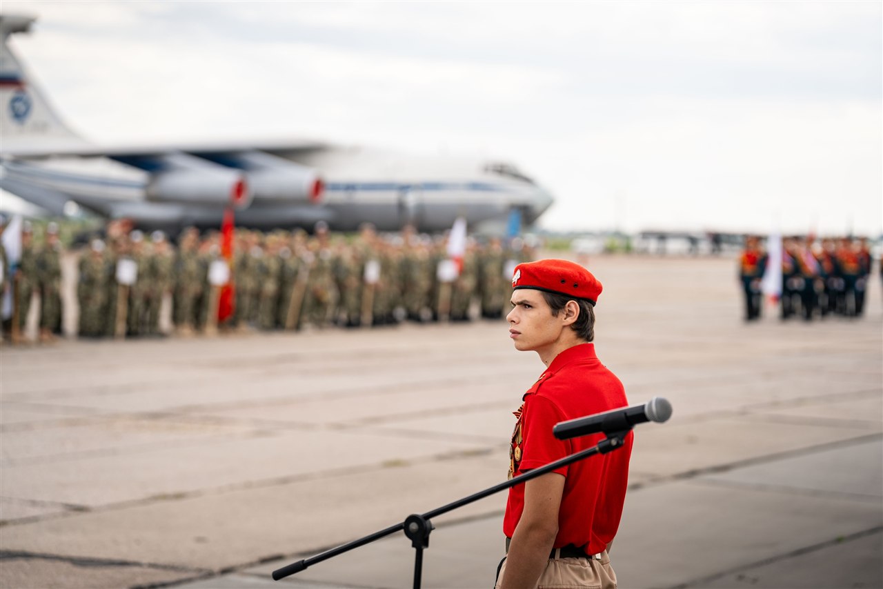 Фото «Зарницы 2.0»: бег с тагером по песчаной тропе «Авангарда» на полигоне «Зарницы 2.0»
