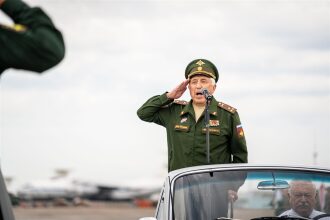 Лагерь «Авангард», лазертаг: портрет бойца в шлеме LASERWAR в лагере «Авангард»