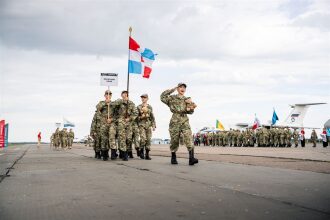 Турнир «Зарницы 2.0» LASERWAR: строй участников на плацу лагеря «Авангард» во время миссии лазертага