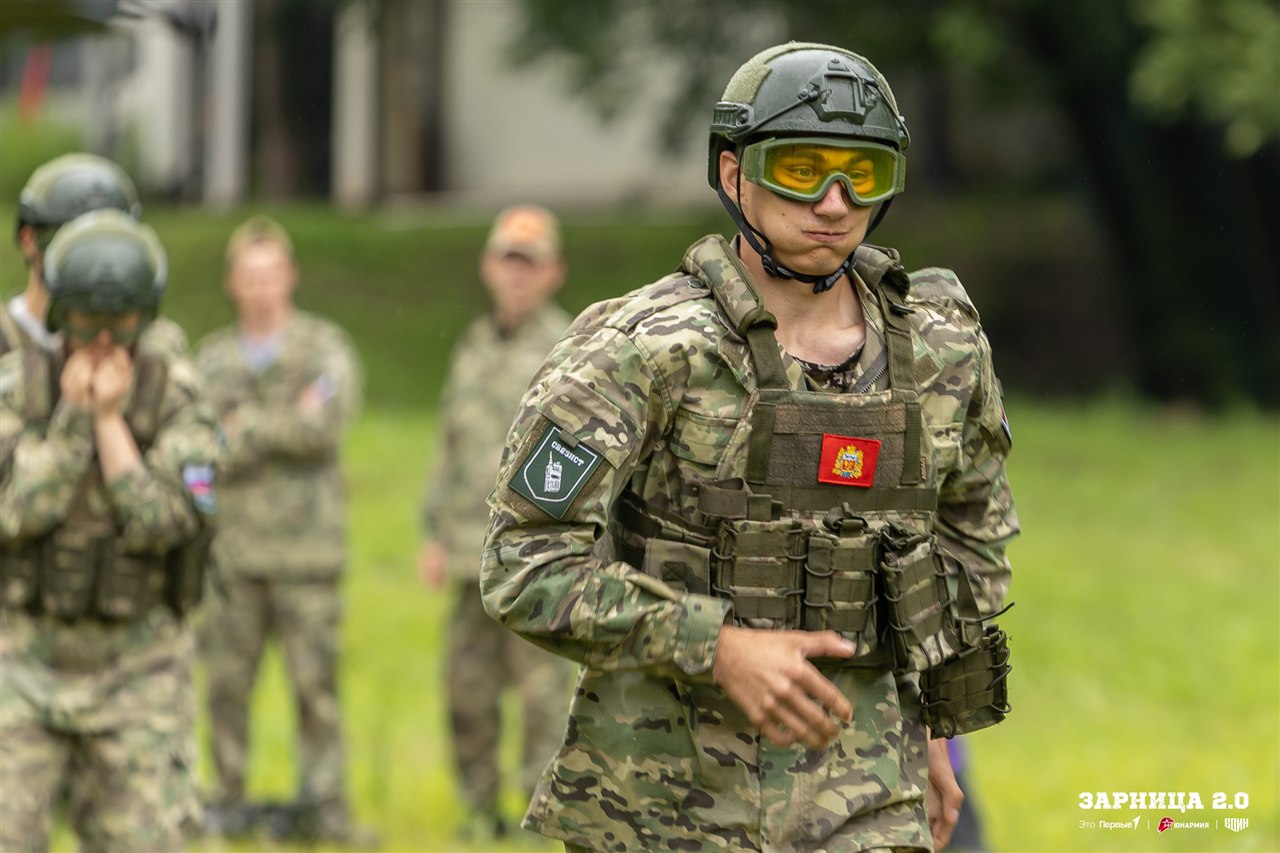 Фото «Зарницы 2.0»: Инструктаж команды перед лазертаг-миссией — №162