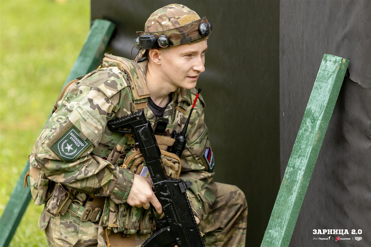 Турнир «Зарницы 2.0» LASERWAR: Колонна участников вдоль грунтовой дороги — №209