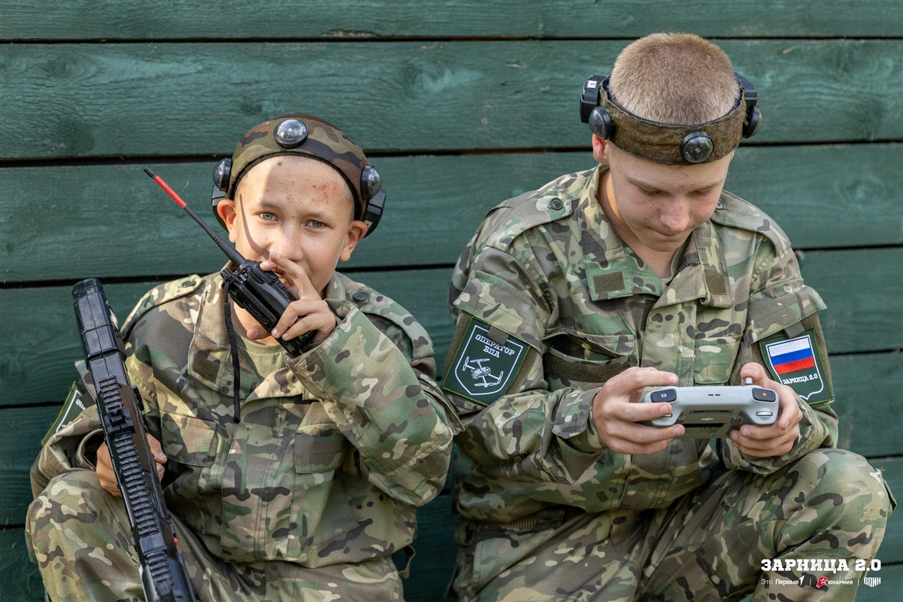 Фото «Зарницы 2.0»: Инструктаж команды перед лазертаг-миссией — №522