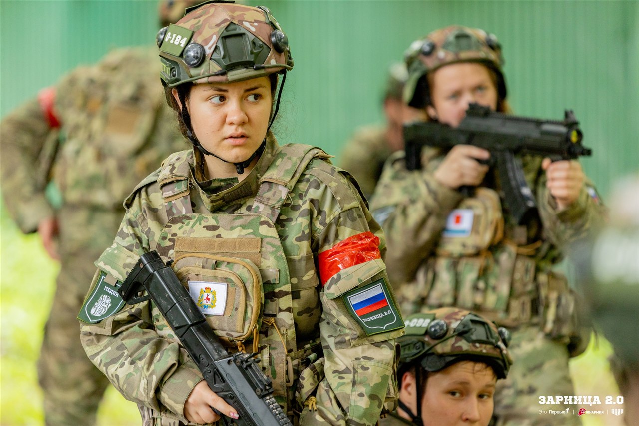 Фото «Зарницы 2.0»: Полный рост: камуфляж и берцы на плацу — №624