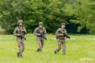 Фото «Зарницы 2.0»: Инструктаж команды перед лазертаг-миссией — №642