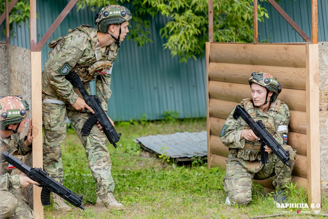 Турнир «Зарницы 2.0» LASERWAR: Группа с тагерами LASERWAR в камуфляже — №683