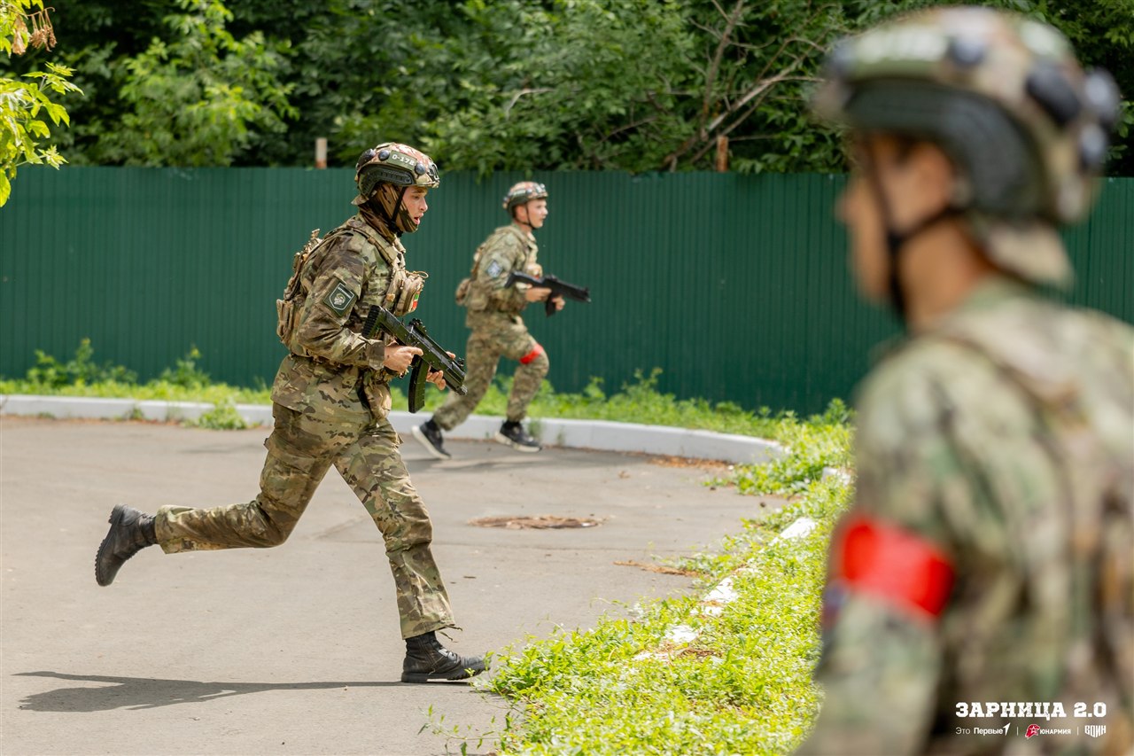 Фото «Зарницы 2.0»: Низкая стойка в сухой траве с тагером — №696