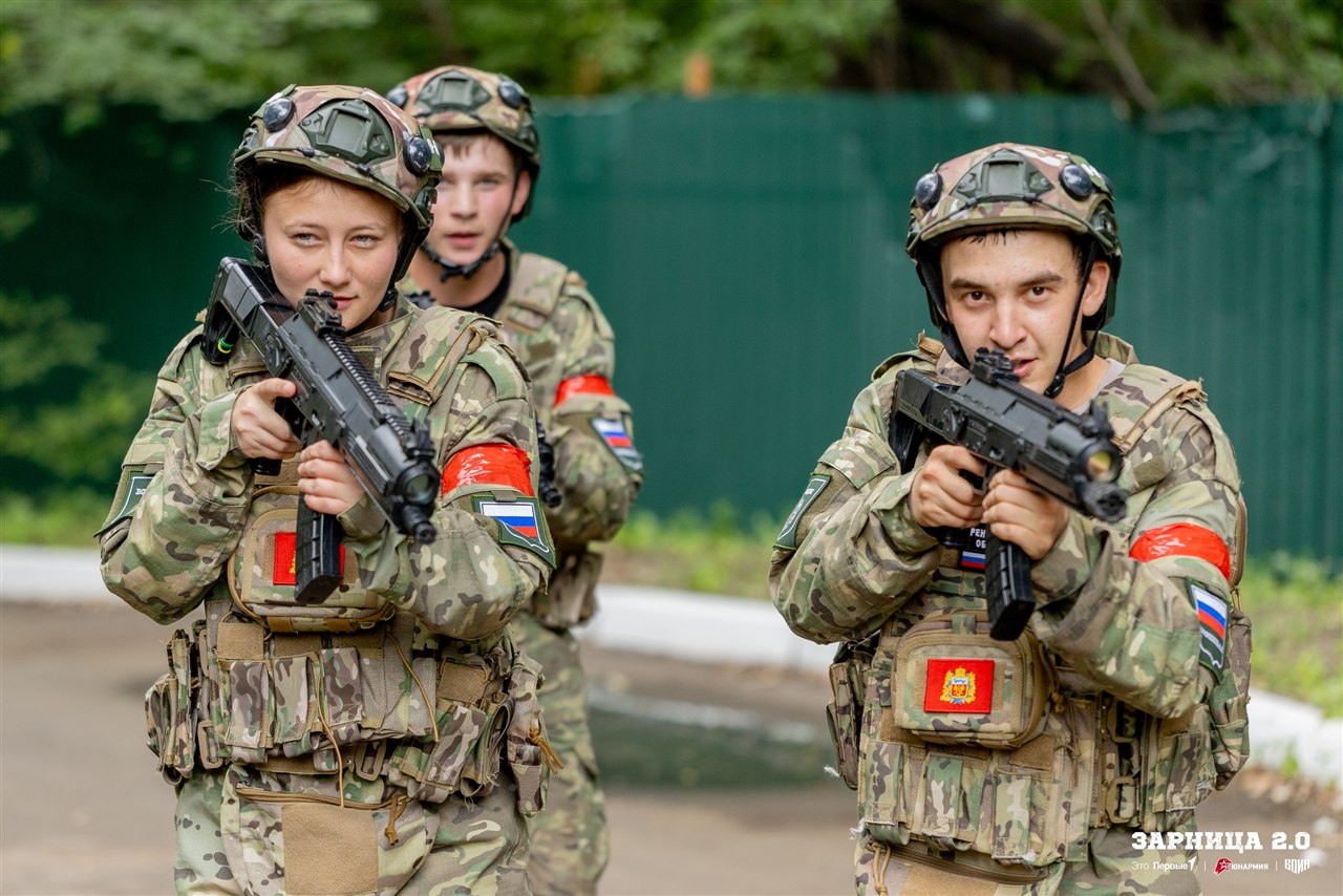 «Зарница 2.0»: Строй участников на плацу лагеря «Авангард» — №721