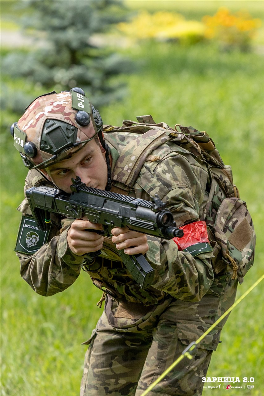 Фото «Зарницы 2.0»: Низкая стойка в сухой траве с тагером — №816