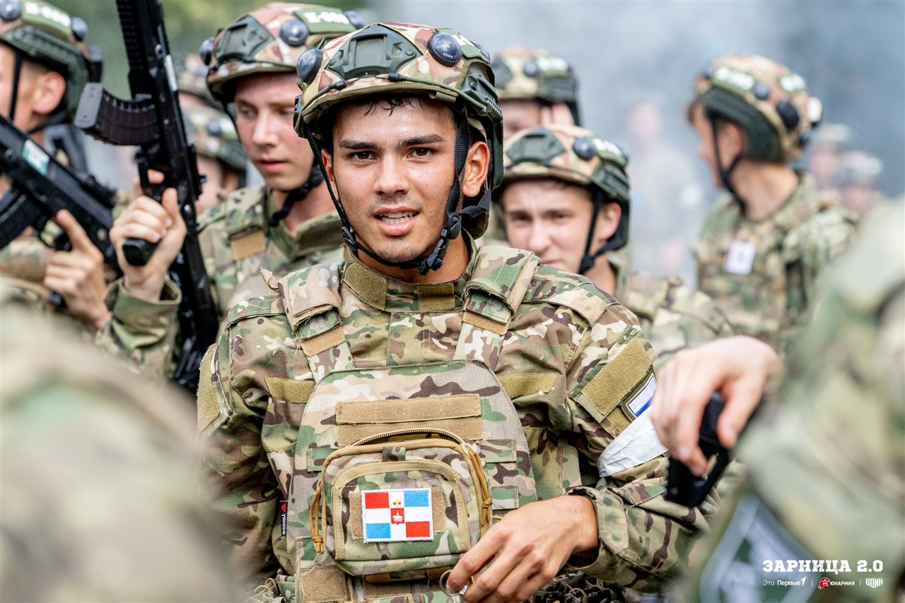 Фото «Зарницы 2.0»: Движение цепочкой по полевой дороге — №834