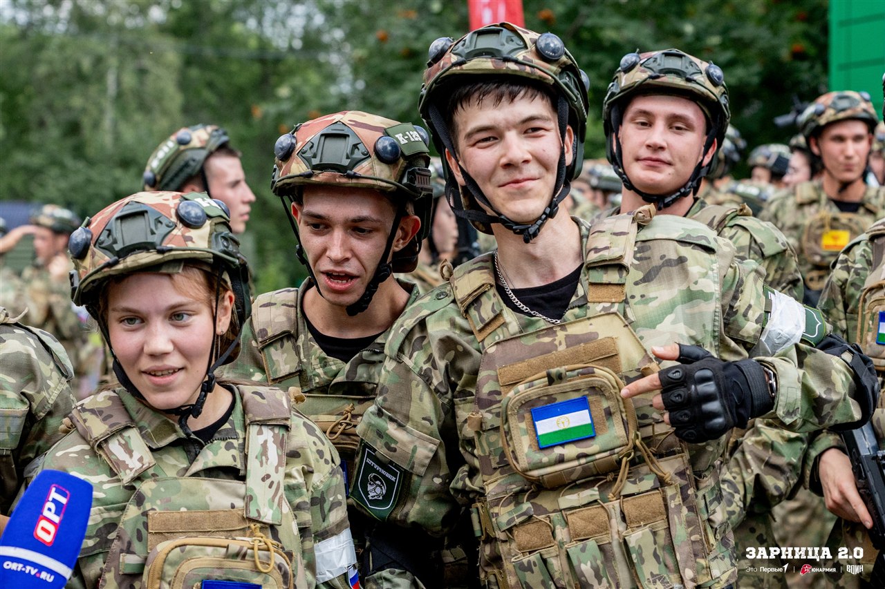 Лазертаг LASERWAR: Группа с тагерами LASERWAR в камуфляже — №843