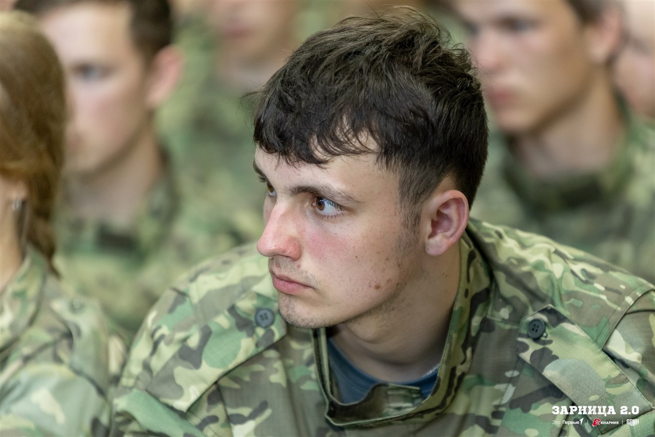 Фото «Зарницы 2.0»: Широкий кадр строя на тренировочном поле — №858